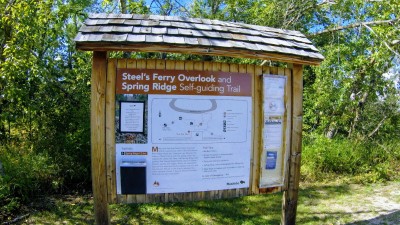 스프루스 우즈 주립공원의 스틸 페리 전망대(Steels Ferry Overlook)과 스프링 릿지 트레일(Spring Ridge Trail)