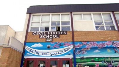 한 위니펙 학교는 백인 우월 주의자와 인종 차별 주의자들과 관계가 있는 세실 로즈(Cecil Rhodes)의 이름을 교명에서 박탈해