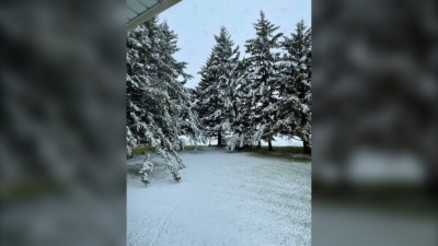 폭우와 눈이 매니토바주 남부지방을 강타해:  국제평화정원 25 cm의 눈, 라이딩 마운틴 국립공원 18 cm의 눈이 내려