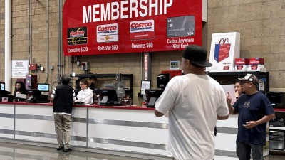 코스코(Costco)는 회원권 스캐너(membership scanners)를 매장 입구에 설치할 예정