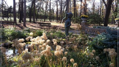 늦가을 정취가 아름다운 아시니보인공원내 영국정원(English Garden)과 레오 몰 조각공원(Leo Mol Sculpture Garden)